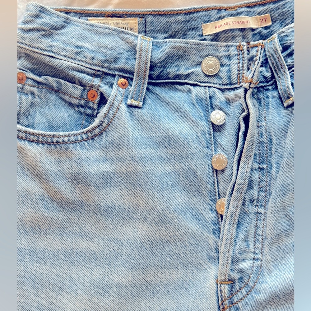 Levi’s Ribcage straight